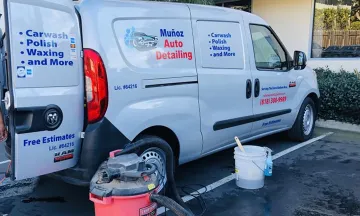 Muñoz Auto Detailing van