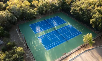Tennis courts at Oak Park