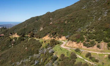 Tunnel Trail with a view of the ocean