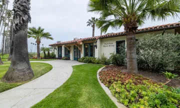Palm Park Beach House beautifully landscaped entry