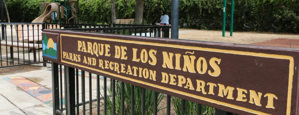 Parque De Los Ninos Sign.jpg